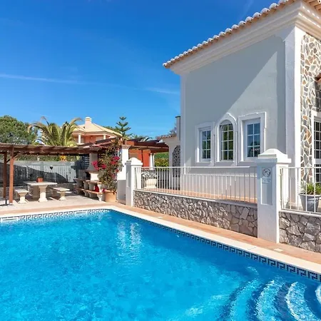 Oliveira Family Bbq Pool Villa