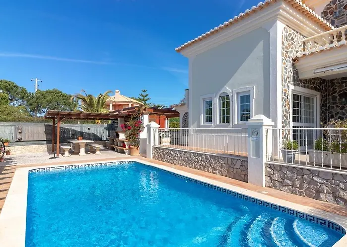 Oliveira Family Bbq Pool Villa