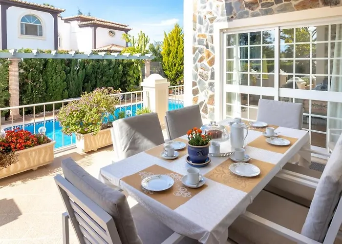 Oliveira Family Bbq Pool Villa Porches