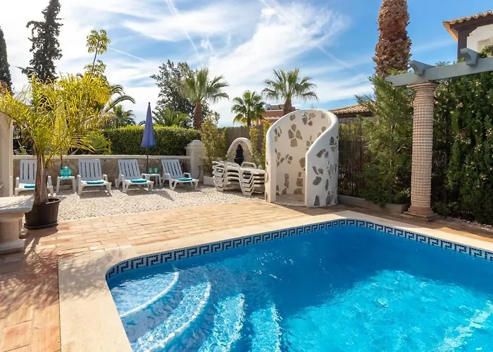 Oliveira Family Bbq Pool Villa